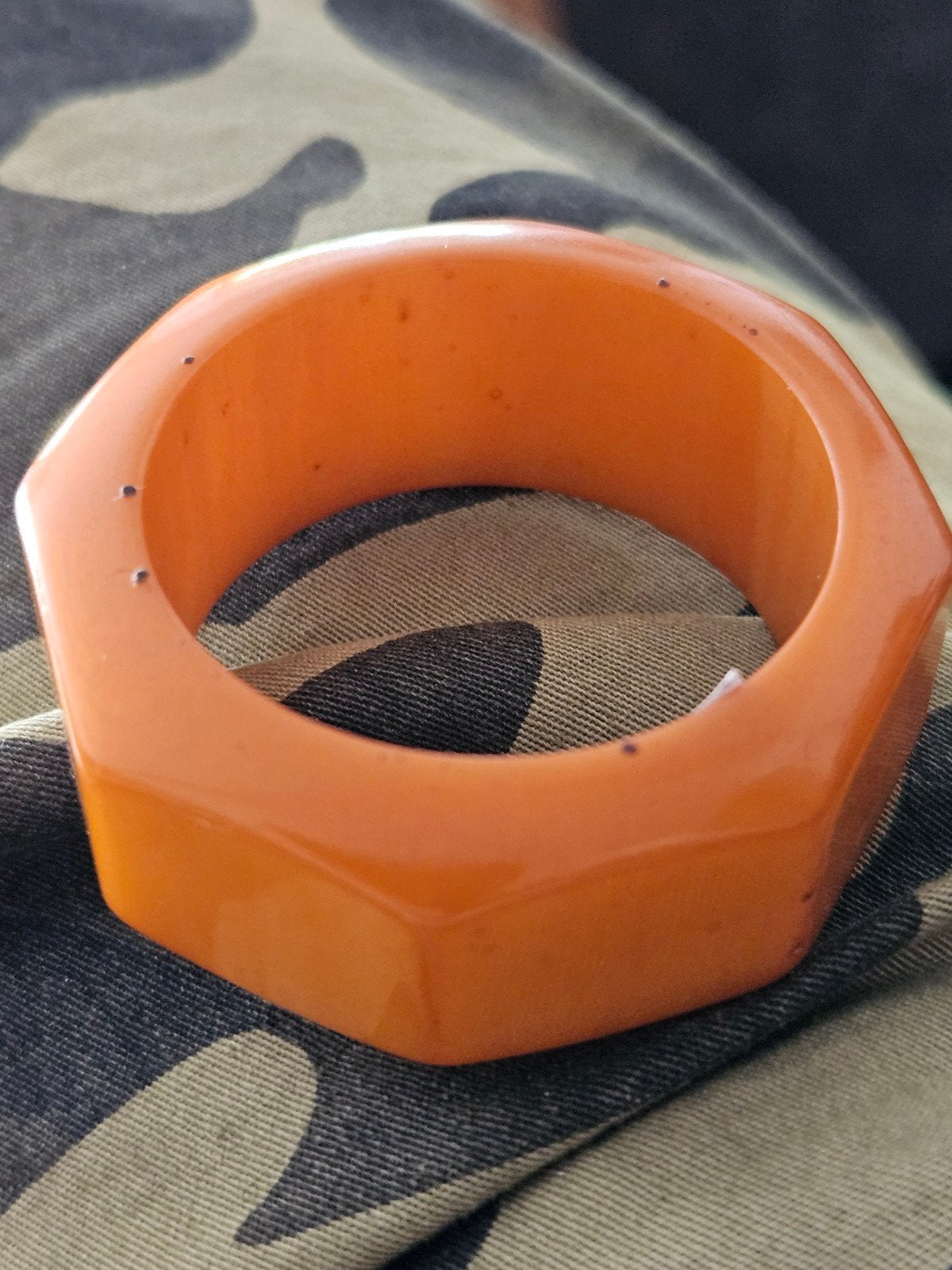 Vintage Oranje Bakelieten sjaal ring - Zeshoekig Design, Ophalen of Verzenden, Gebruikt