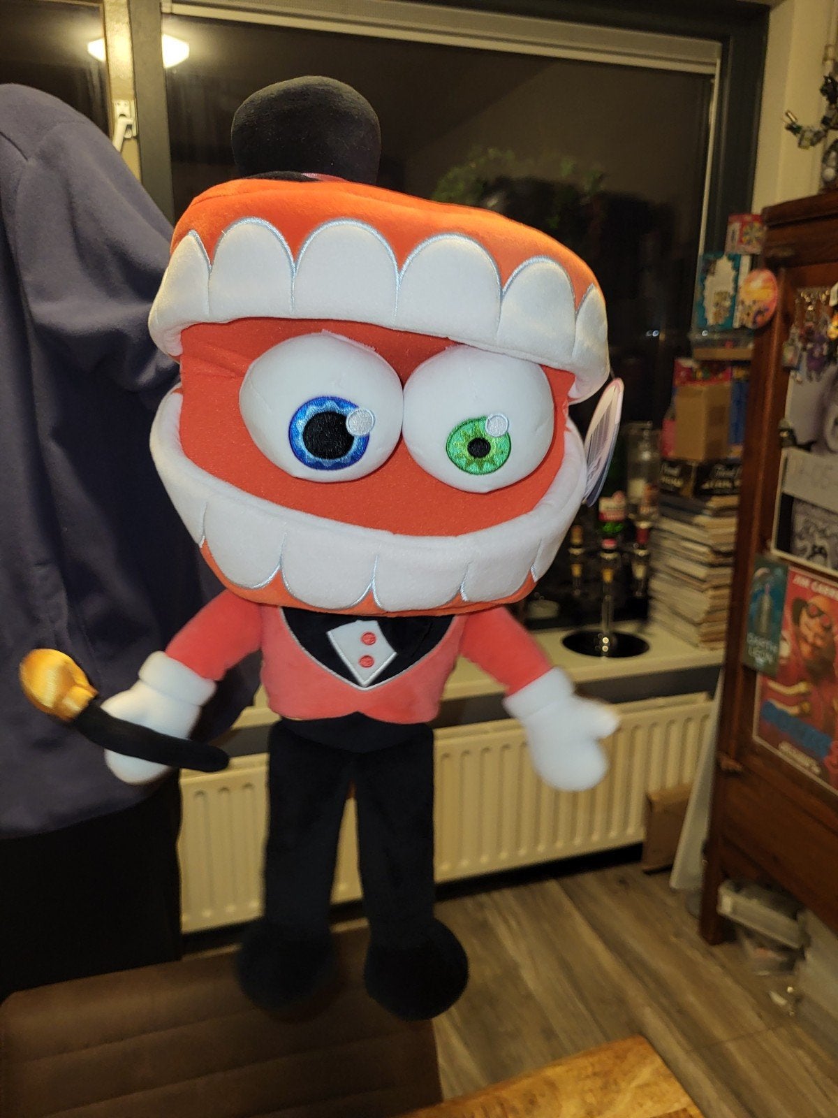 The Amezing Digital Circus plush Cain Puppet met tag, Ophalen of Verzenden, Zo goed als nieuw, Tv, Actiefiguur of Pop