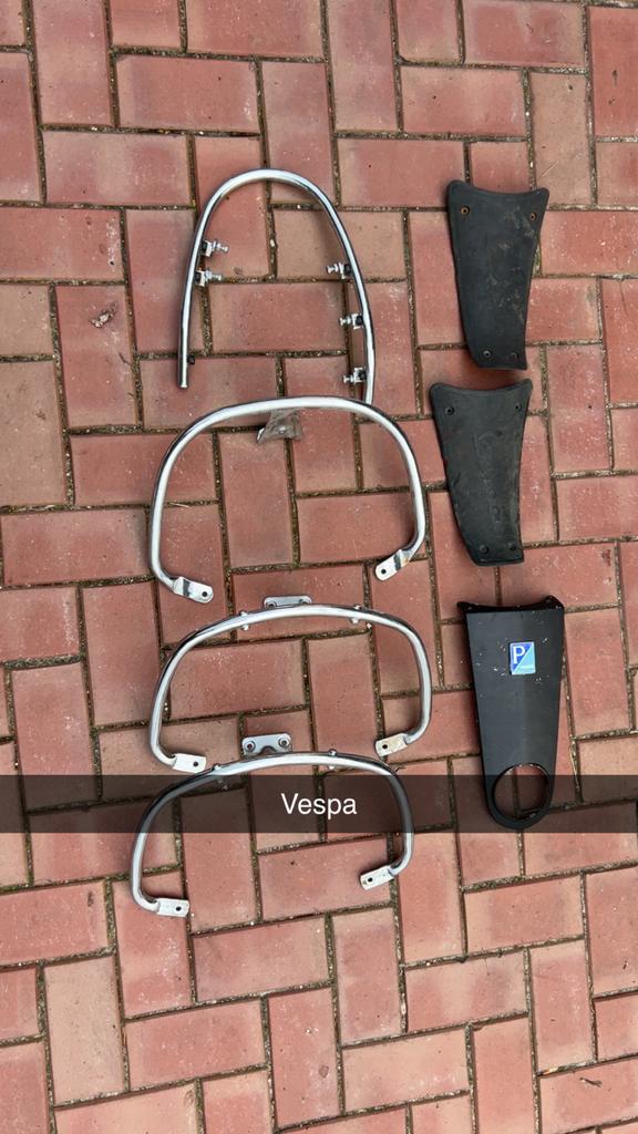 Vespa beugels en neuskap, Fietsen en Brommers, Brommeronderdelen | Snorfietsen, Ophalen of Verzenden, Gebruikt, Kap, Vespa