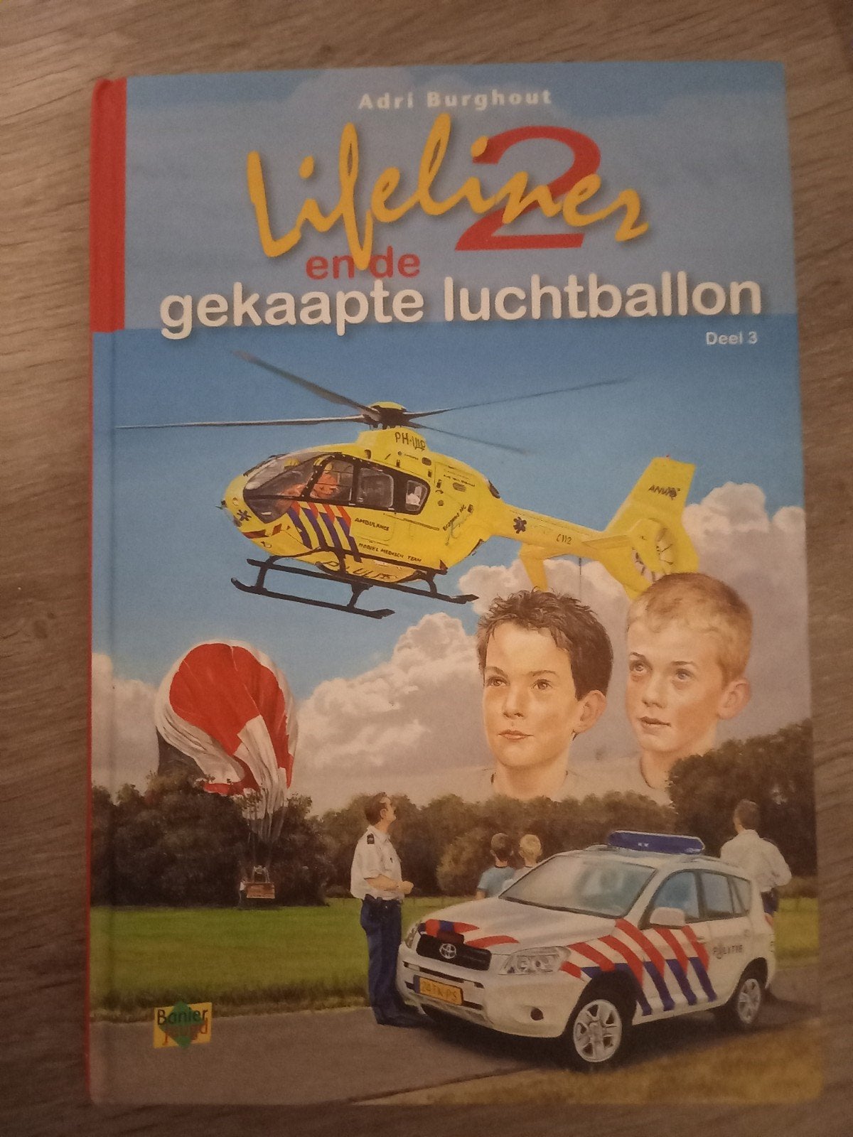 Lifeliner 2 en de gekaapte luchtballon - Adri Burghout, Boeken, Ophalen of Verzenden, Zo goed als nieuw, Adri Burghout, Fictie algemeen