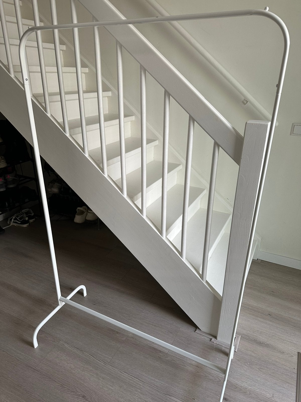Ikea hangrek wit metaal., Huis en Inrichting, Ophalen, Gebruikt, 100 tot 150 cm, Metaal