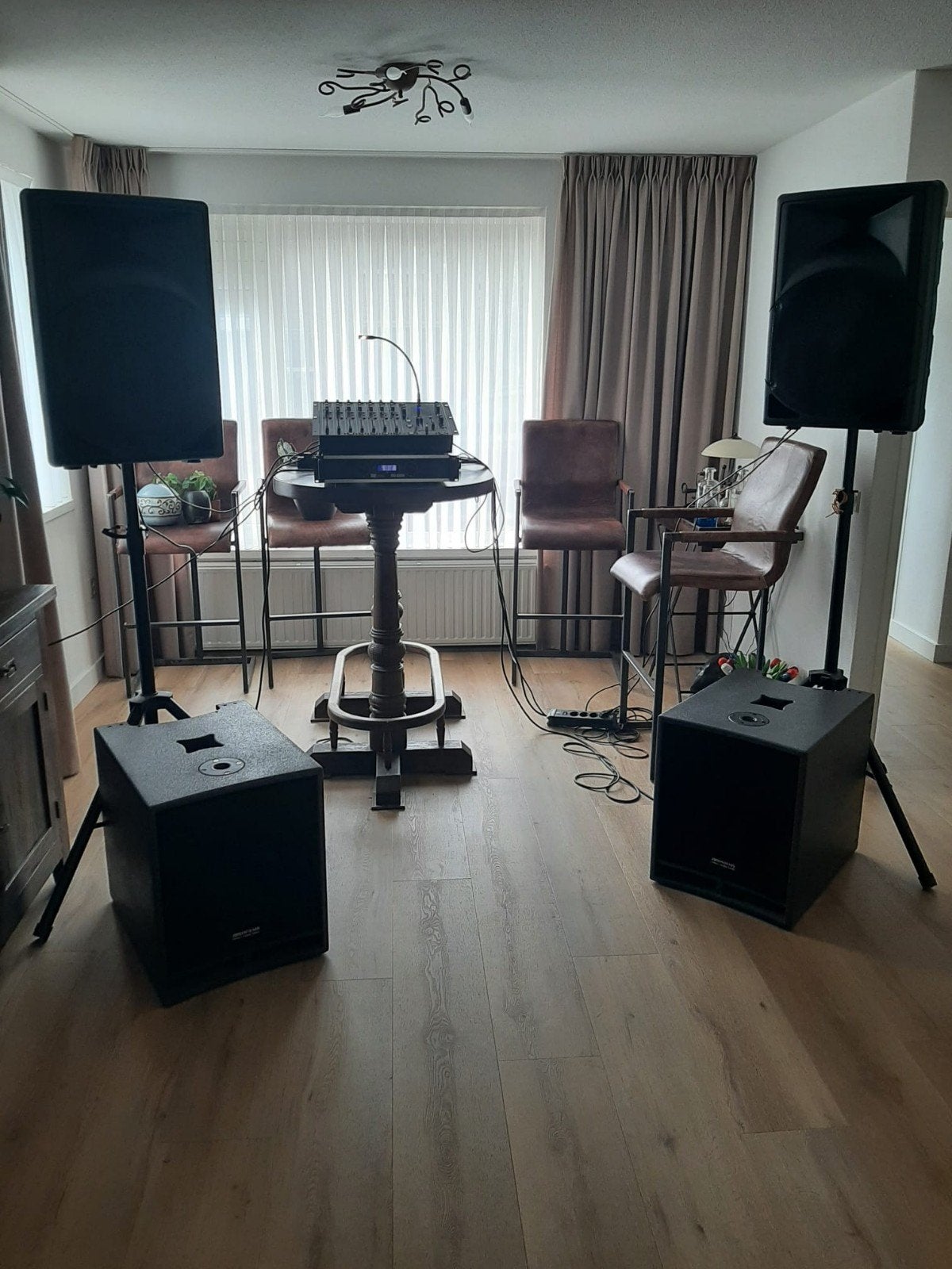 Devine Speaker set met mixer en versterker, Gebruikt, Inclusief kabels, Speakerset, Ophalen