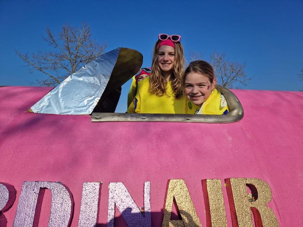 Carnavalswagen, loopgroep  Ordinair Airlines klein vliegtuig, Ophalen of Verzenden, Carnaval