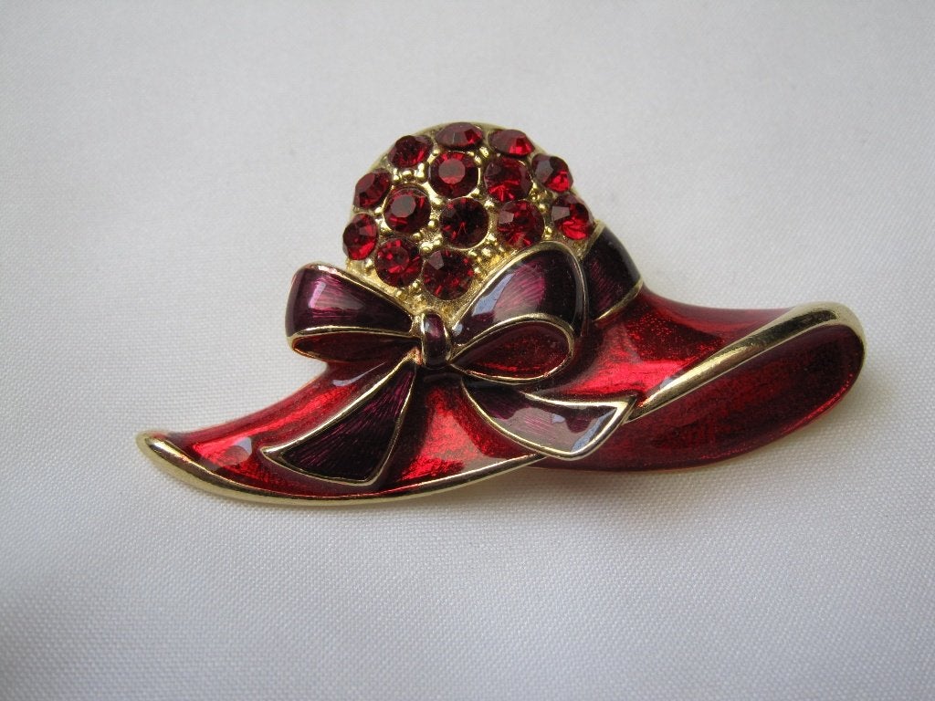 Broche goudkleurig vergulde rood emaille hoed, strik, Verzenden, Zo goed als nieuw, Rood, Overige materialen