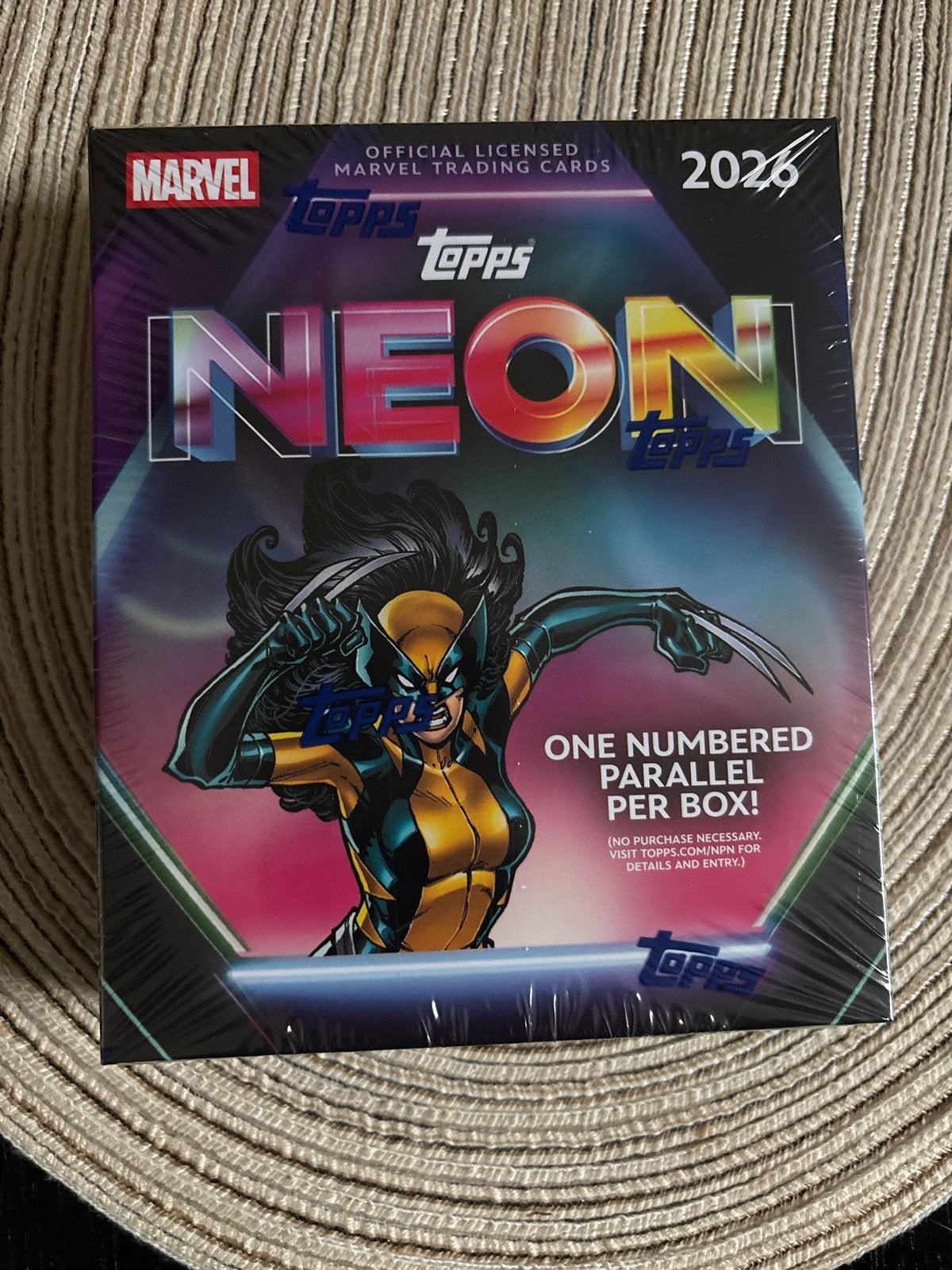 Topps Marvel Neon 2026 Trading Cards megabox, Ophalen of Verzenden, Nieuw, Boosterbox