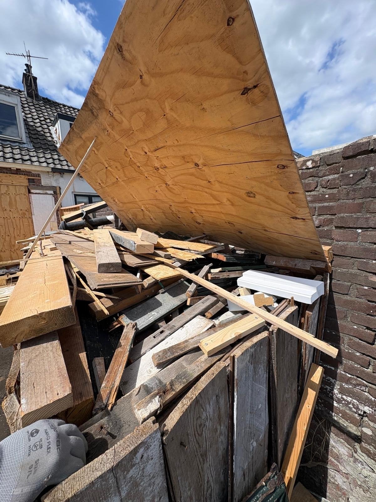 Gratis brandhout ophalen, Tuin en Terras, Haardhout, 3 tot 6 m³, Ophalen of Verzenden, Overige houtsoorten, Blokken