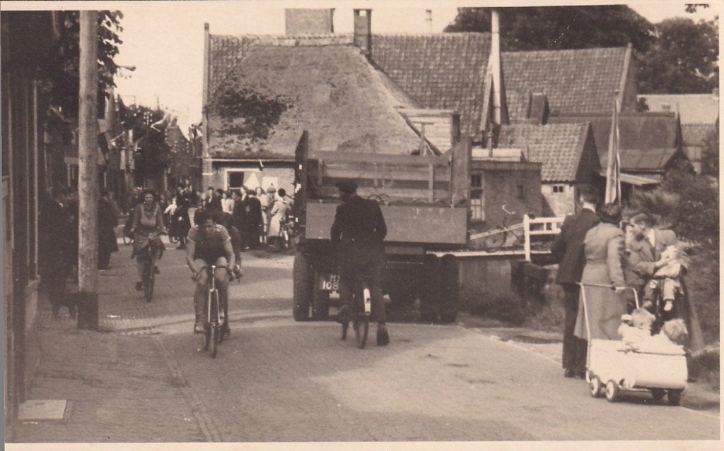 754F fotokaart Nieuwkoop, Dorpsstraat, lees a.u.b., Ophalen of Verzenden, 1940 tot 1960, Ongelopen, Zuid-Holland