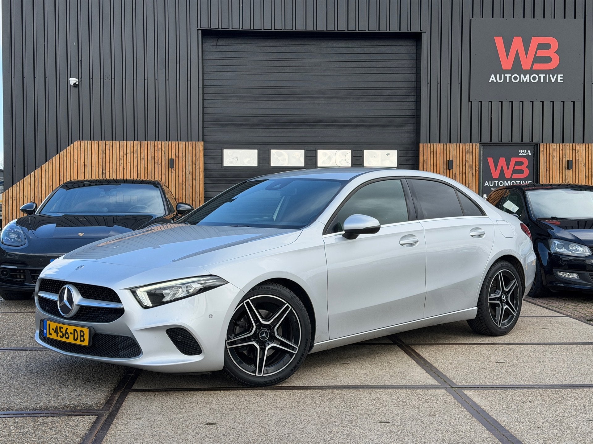 Mercedes-Benz A-klasse 200 Premium Plus Cruise Clima Camera, Gebruikt, 4 cilinders, Leder en Stof, 163 pk
