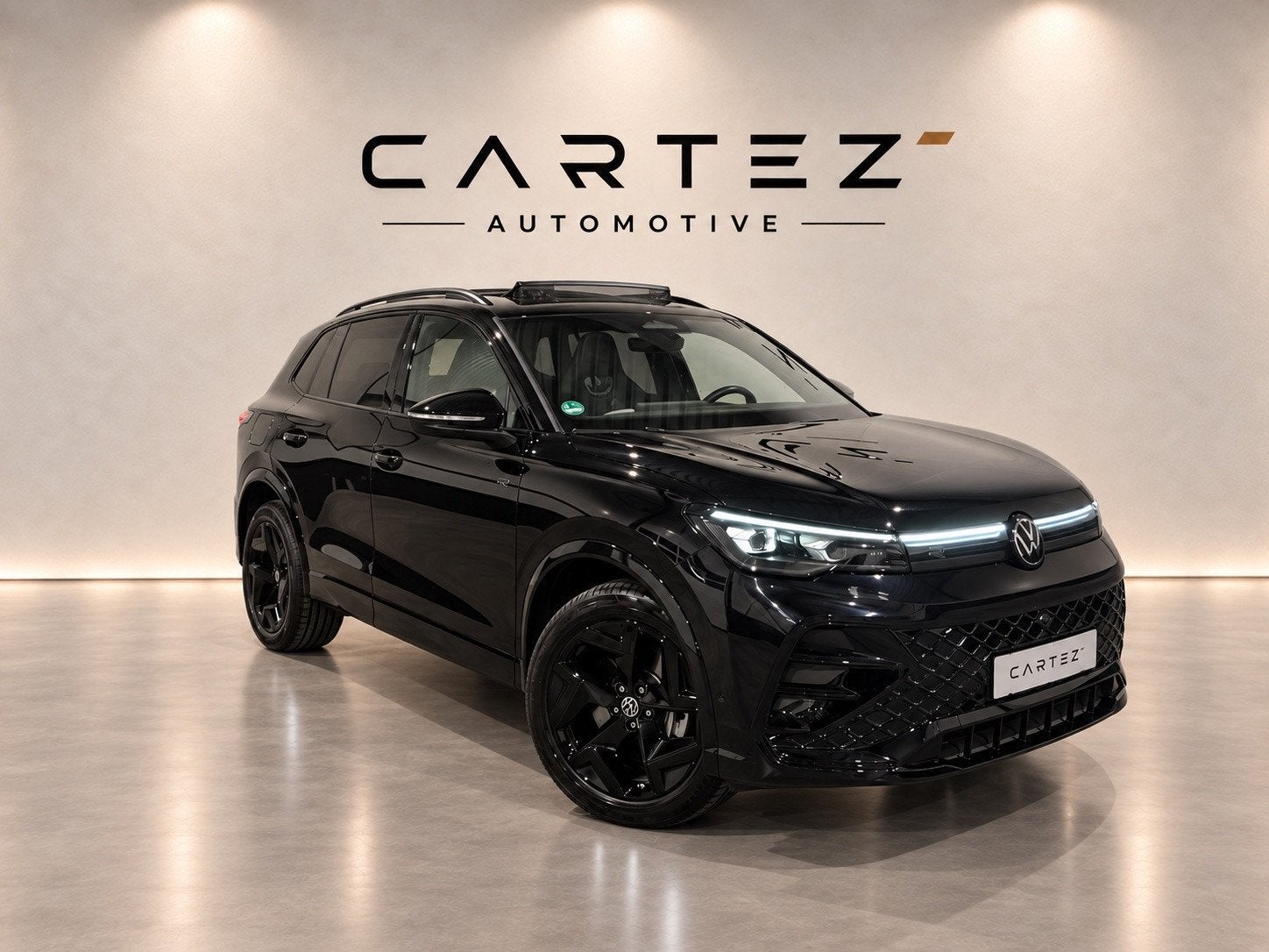Volkswagen TIGUAN 1.5 eHybrid R-Line Edition |Pano|360|Stoel, Dealer onderhouden, Leder en Stof, Zwart, Plug-in hybride