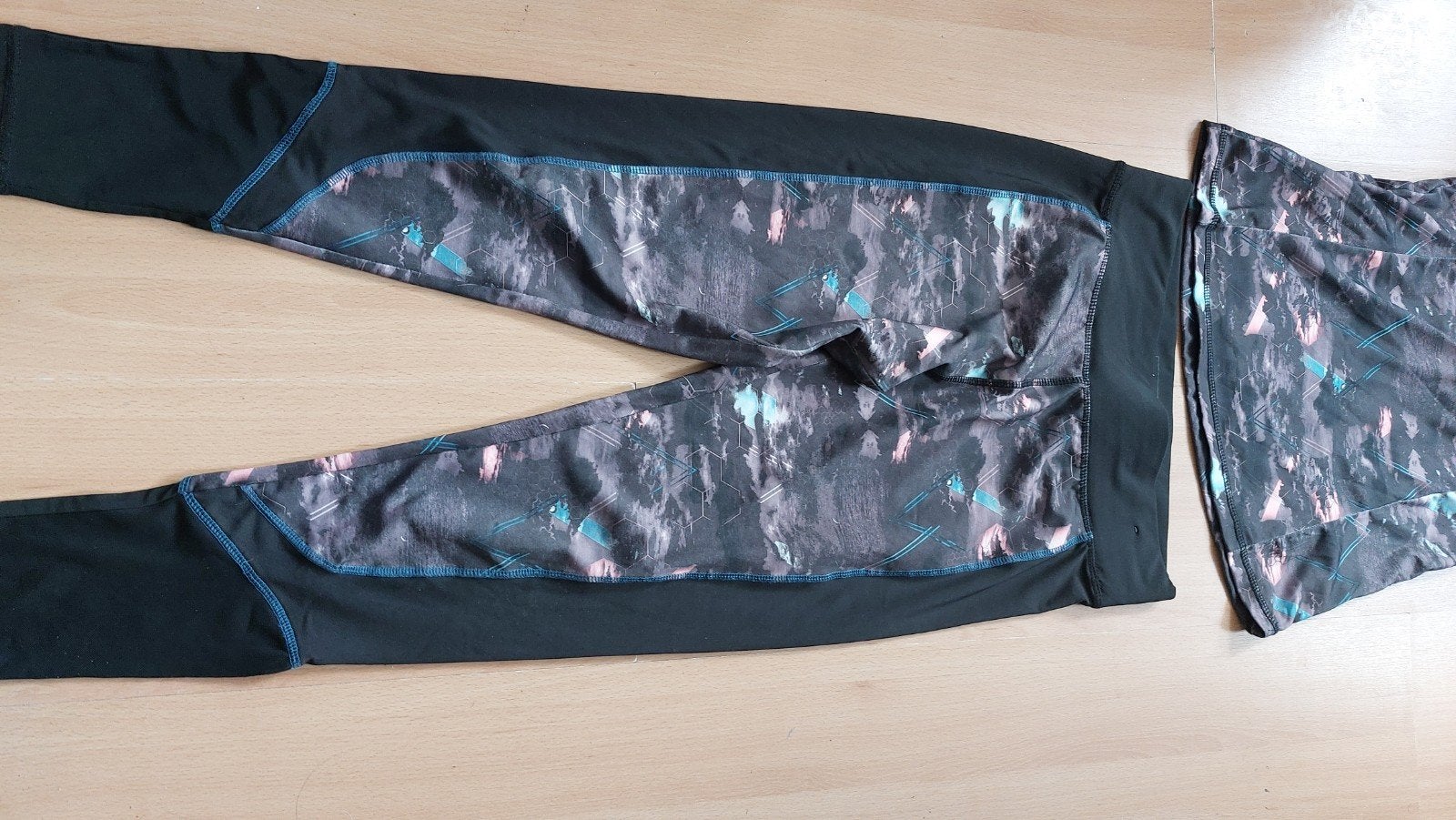 te koop sporttopje en broek mt m, Ophalen of Verzenden, Zo goed als nieuw, Zwart, Fitness of Aerobics