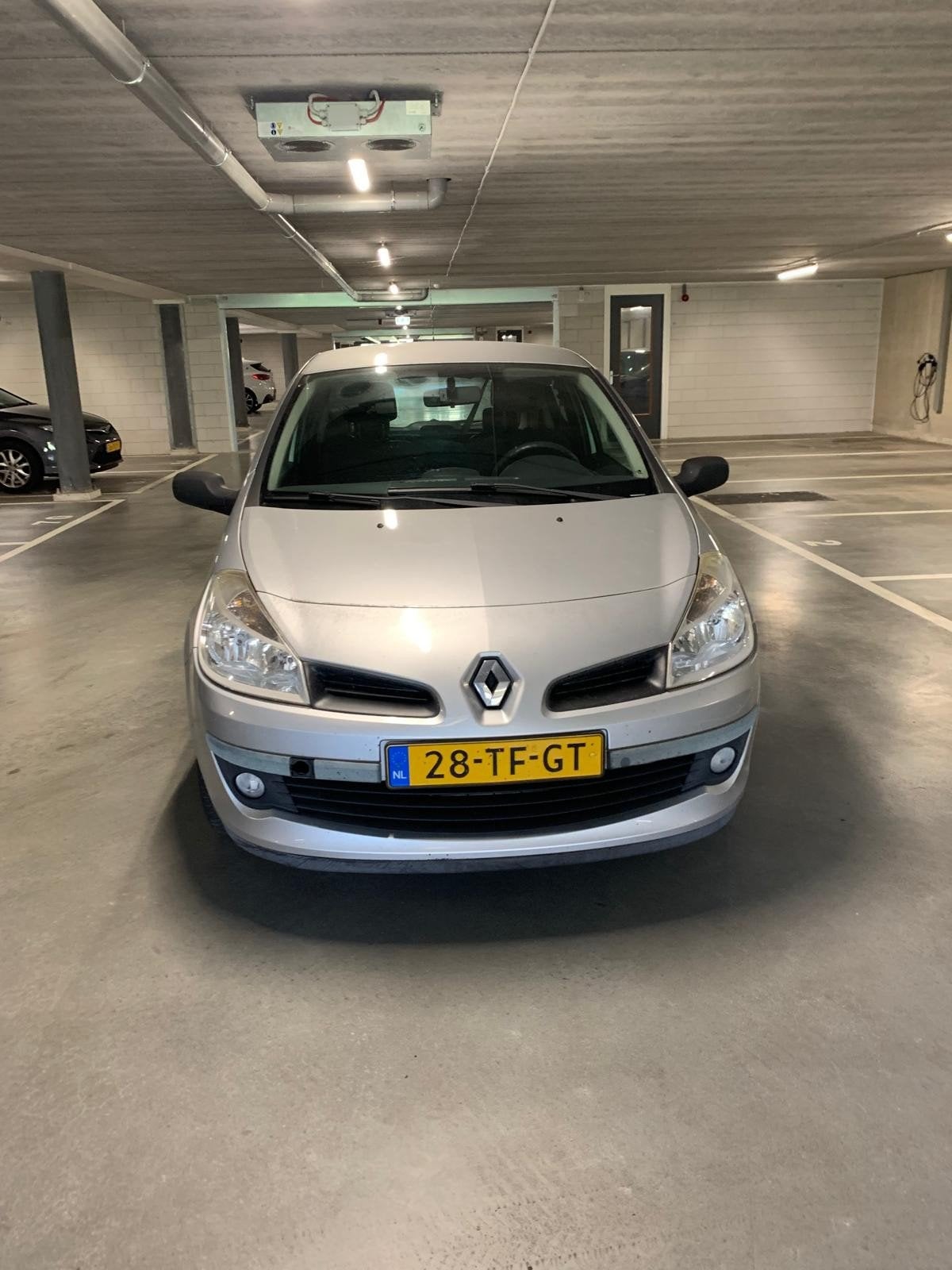 Renault Clio auto van Oma 106.000km, Auto's, Renault, Particulier, Clio, Benzine, B, Hatchback, Handgeschakeld, Origineel Nederlands
