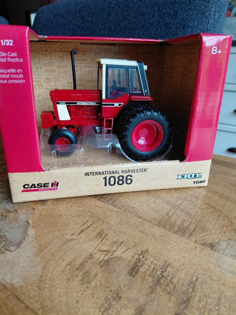 International IH 1086, Hobby en Vrije tijd, Ophalen of Verzenden, Nieuw, Tractor of Landbouw, Overige merken