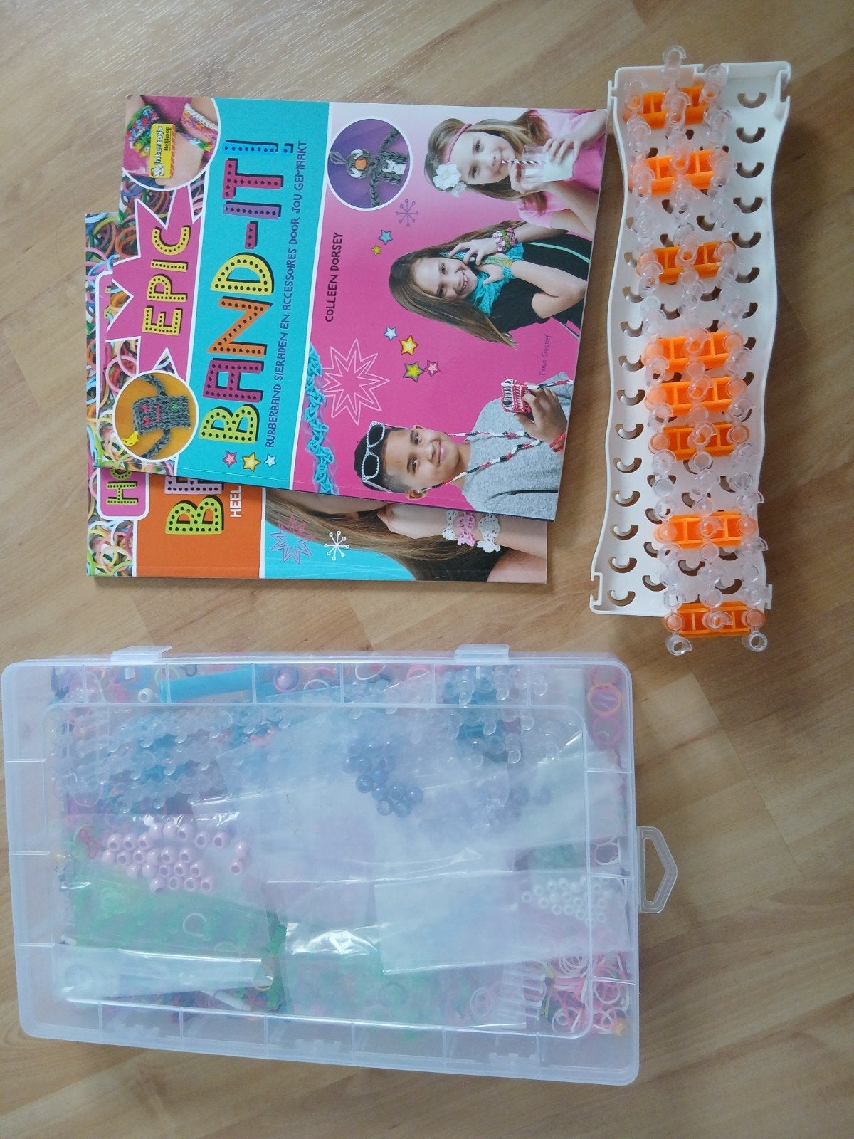 Loom elastiekjes, boekjes en handige accessoires, Ophalen, Gebruikt, Meerkleurig, Educatief