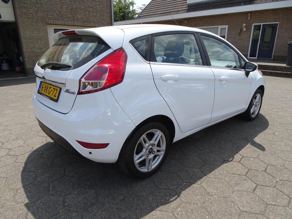 Ford Fiesta 1.0 Titanium AIRCO/NAV/LMV/5 DEURS, Voorwielaandrijving, Euro 5, Stof, Zwart