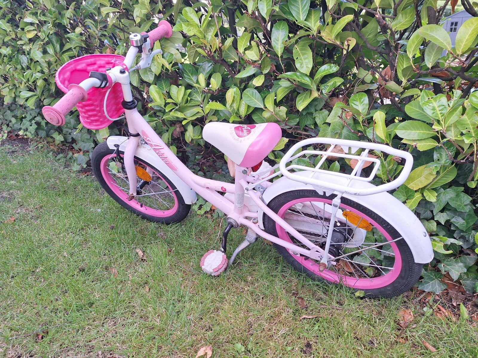 Roze 16 inch meisjesfiets met mandje en bagagedrager, Ophalen, Terugtraprem, Gebruikt, Handrem