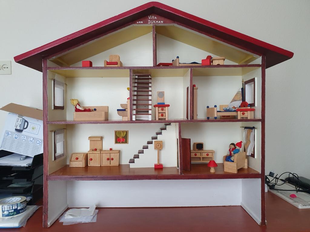 Houten Poppenhuis 'Villa van Dijkman' met Meubels, Ophalen, Gebruikt, Poppenhuis