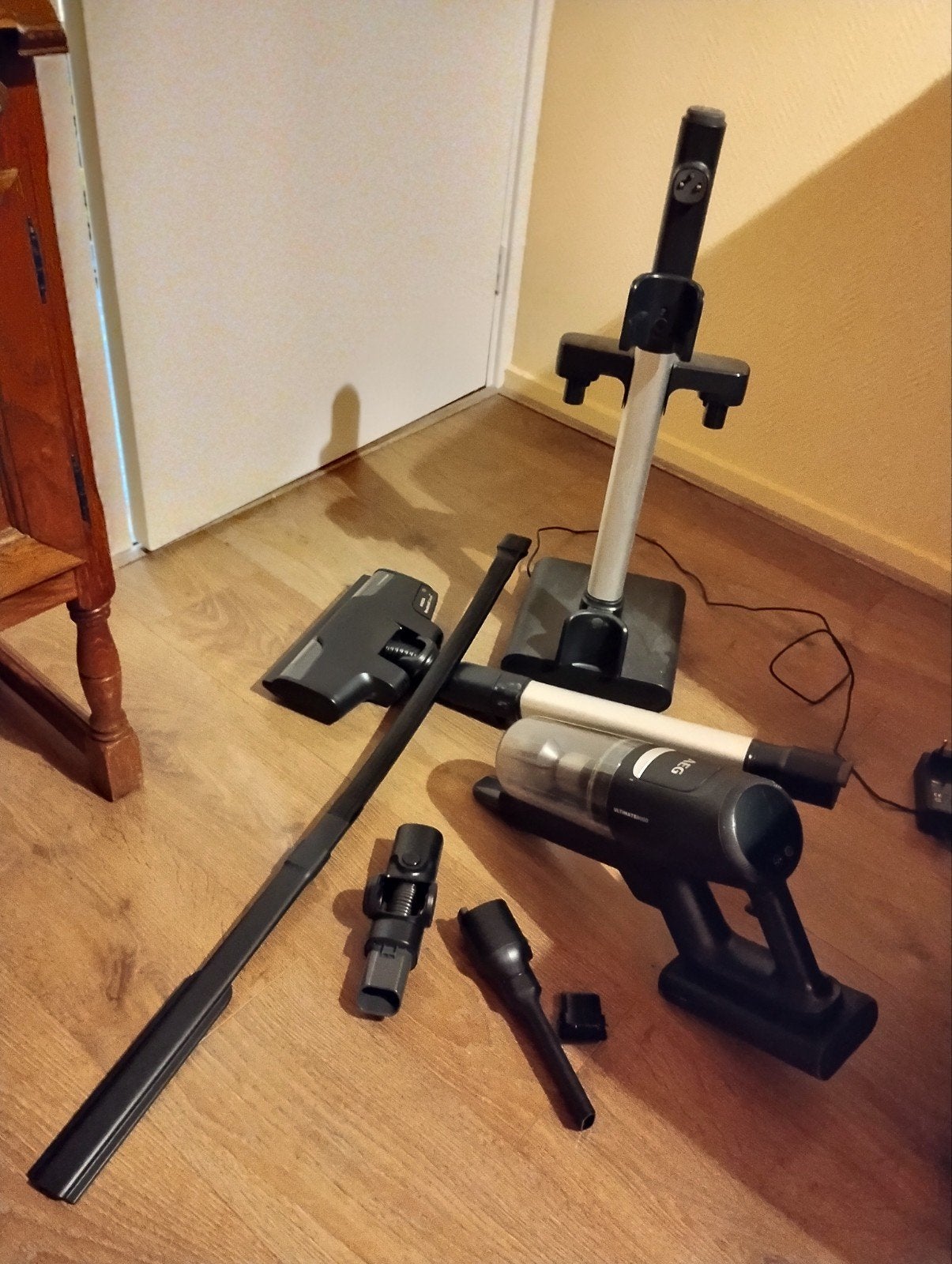 AEG Ultimate 8000 Steelstofzuiger met accessoires, Ophalen, Draadloos, Zo goed als nieuw, Minder dan 1200 watt