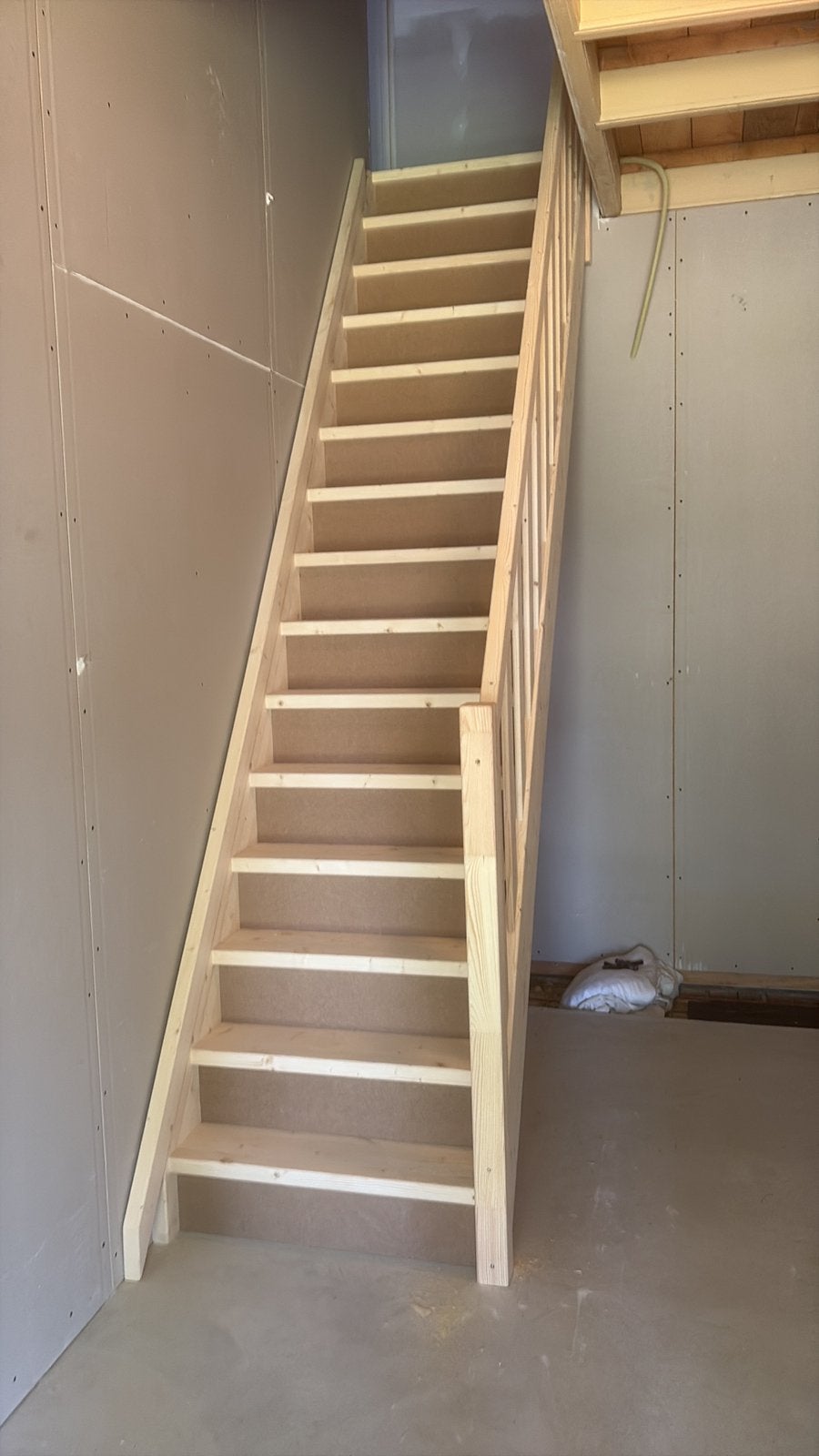 Vurenhouten trappen op maat gemaakt tegen scherpe prijzen!!!, Doe-het-zelf en Verbouw, Ladders en Trappen, Ophalen, Zo goed als nieuw