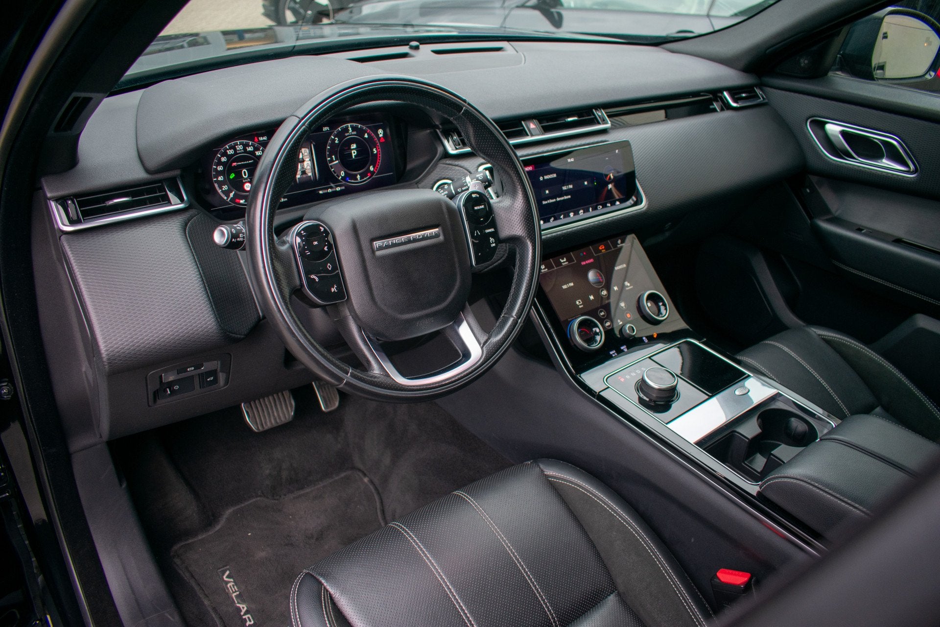 Land Rover Range Rover Velar 2.0 I4 AWD R-Dynamic SE Elek. p, Auto's, Land Rover, Automaat, Gebruikt, Met garantie (alle), Zwart