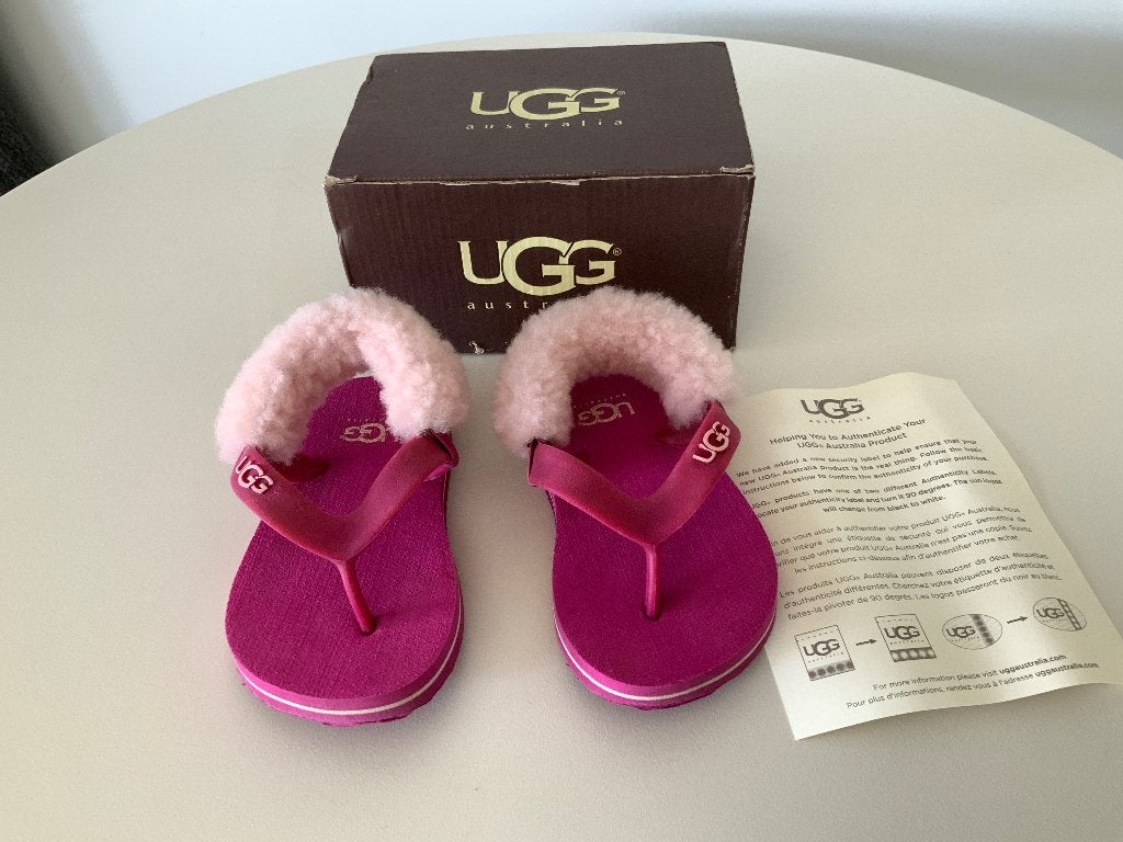 Nieuwe baby slippertjes, merk UGG , maat 3c (13cm), Kinderen en Baby's, UGG, Meisje, Overige typen, Nieuw