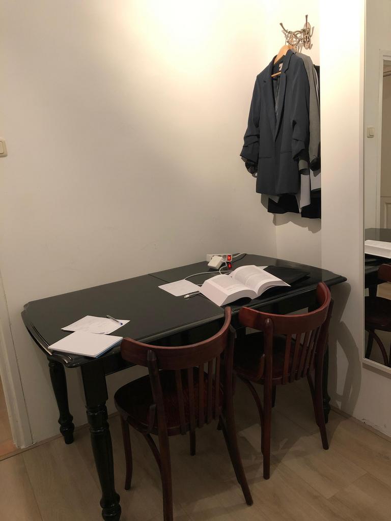 Eettafel zwart uitschuifbaar, Wandkapstok, Ophalen of Verzenden, Zo goed als nieuw, Minder dan 100 cm