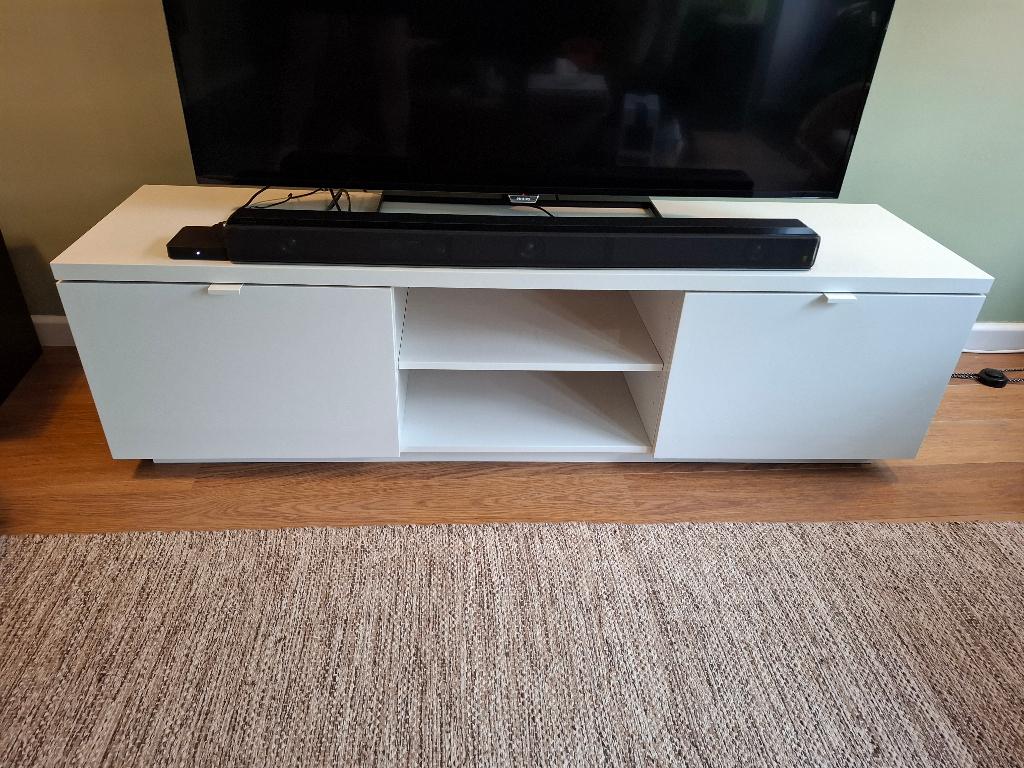 Tv-meubel IKEA BYAS in hoogglans wit, Huis en Inrichting, Kasten | Televisiemeubels, Ophalen, 150 tot 200 cm, Zo goed als nieuw