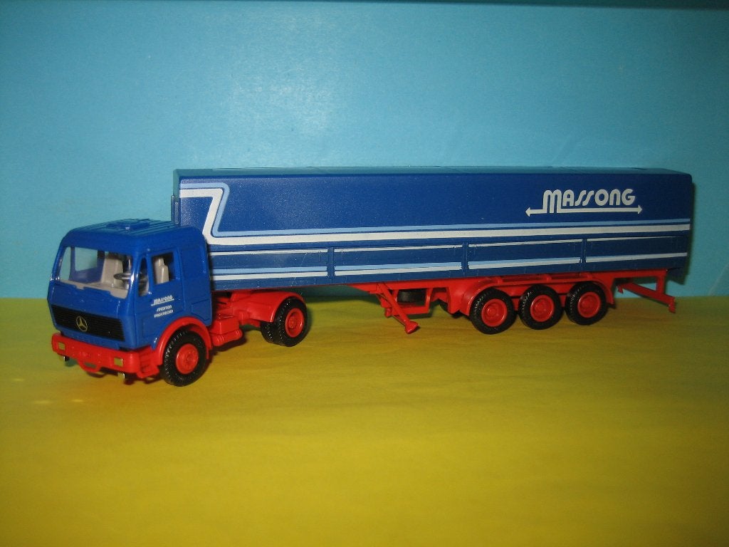 Massong  MERCEDES met oplegger  Herpa, Ophalen of Verzenden, Zo goed als nieuw, Bus of Vrachtwagen, Herpa