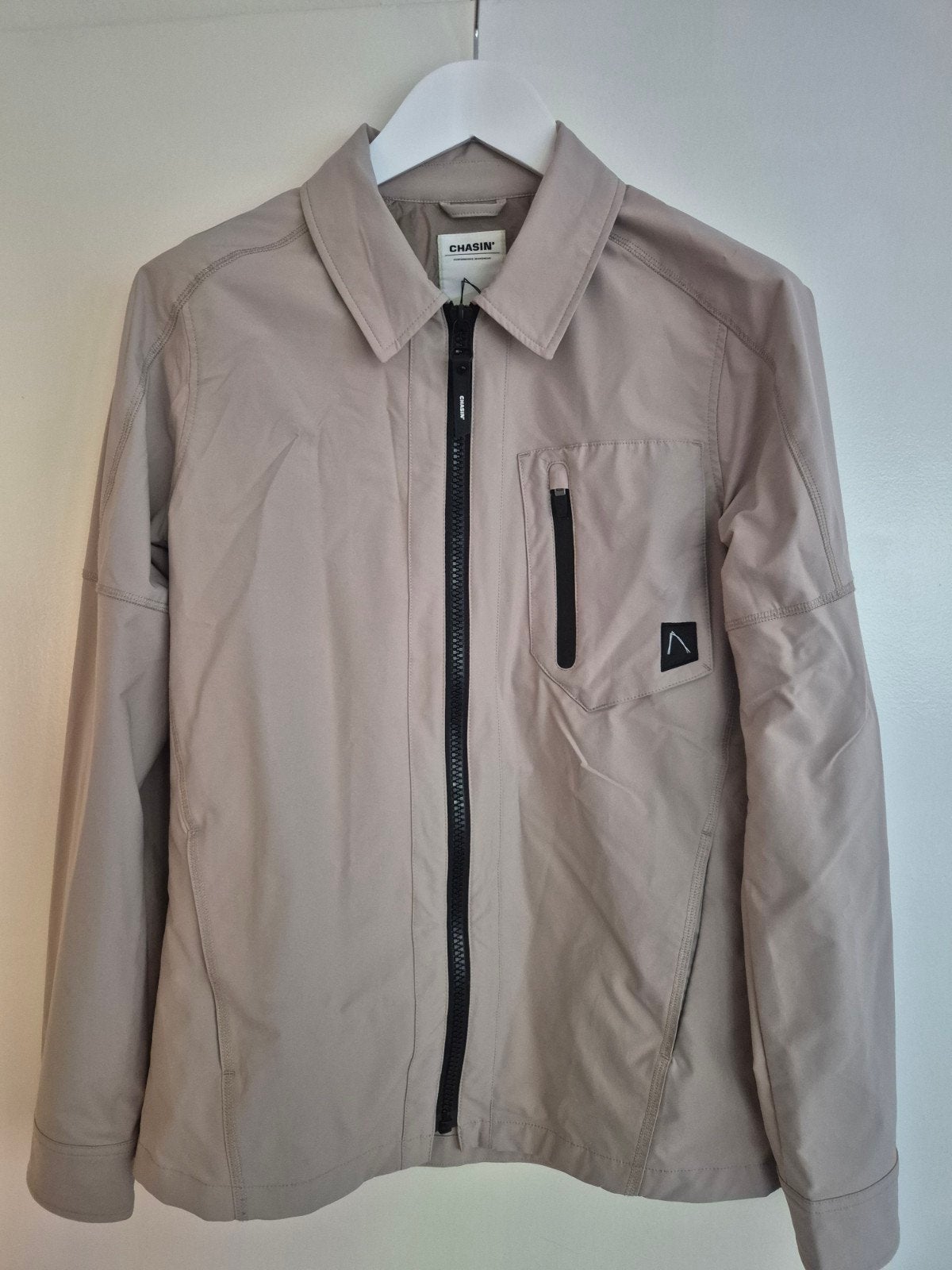 Chasin' Oten Softshell Jas - maat S, Kleding | Heren, Jassen | Zomer, Chasin', Beige, Ophalen of Verzenden, Zo goed als nieuw