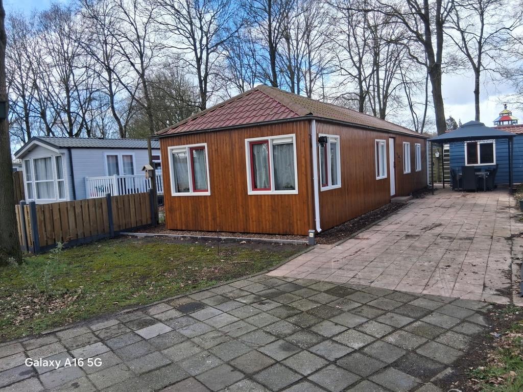 Grote goed geisoleerde houtskeletbouw chalet 2015, Caravans en Kamperen