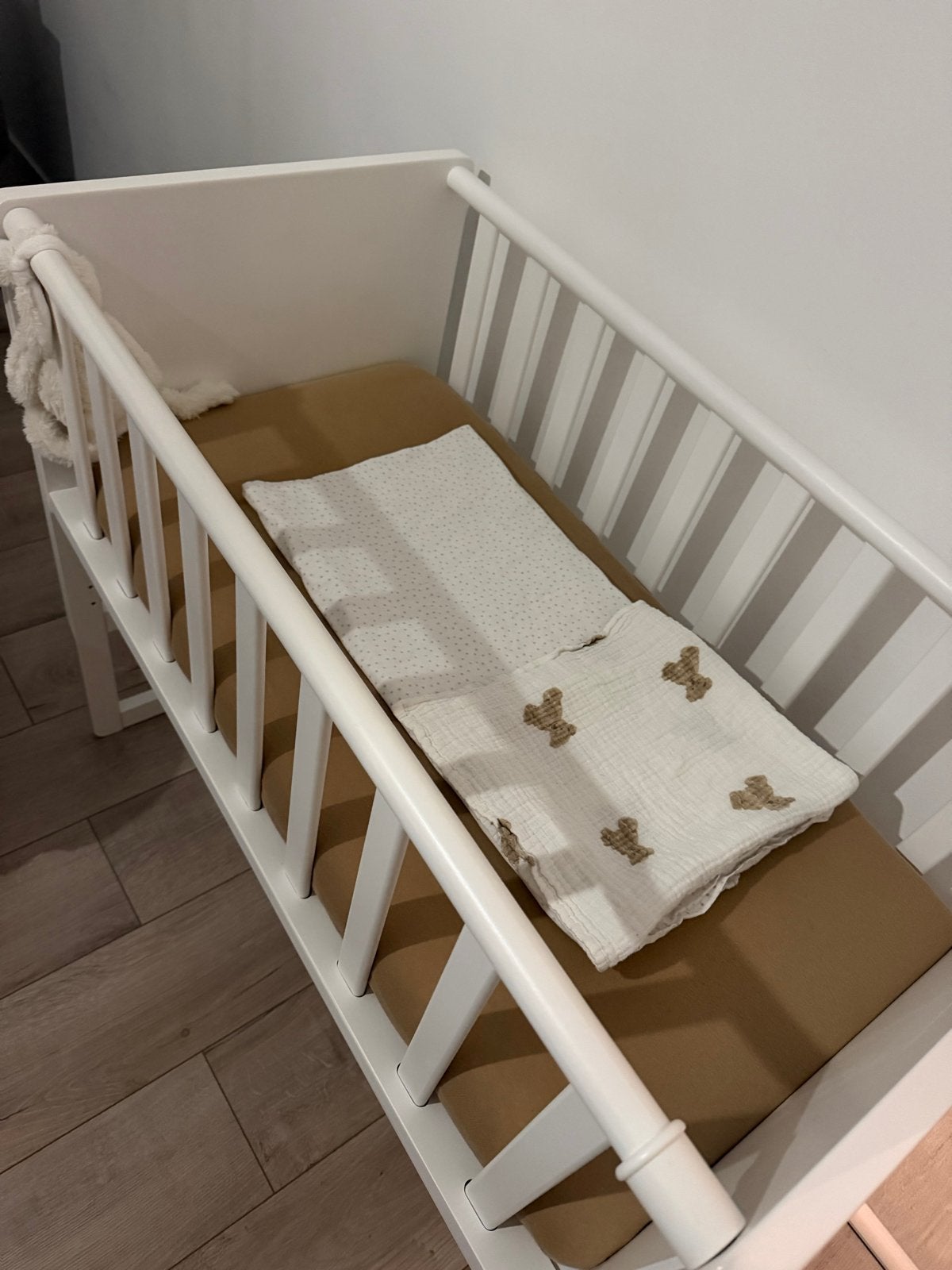 Witte co-sleeper/wiegje met verstelbare hoogte, Kinderen en Baby's, Babywiegjes en Ledikanten, Ophalen, Zo goed als nieuw, Wieg