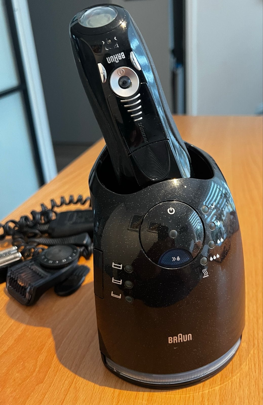 Braun Series 7 Scheerapparaat met Clean & Charge Station, Ophalen of Verzenden, Gebruikt, Scheren en Epileren