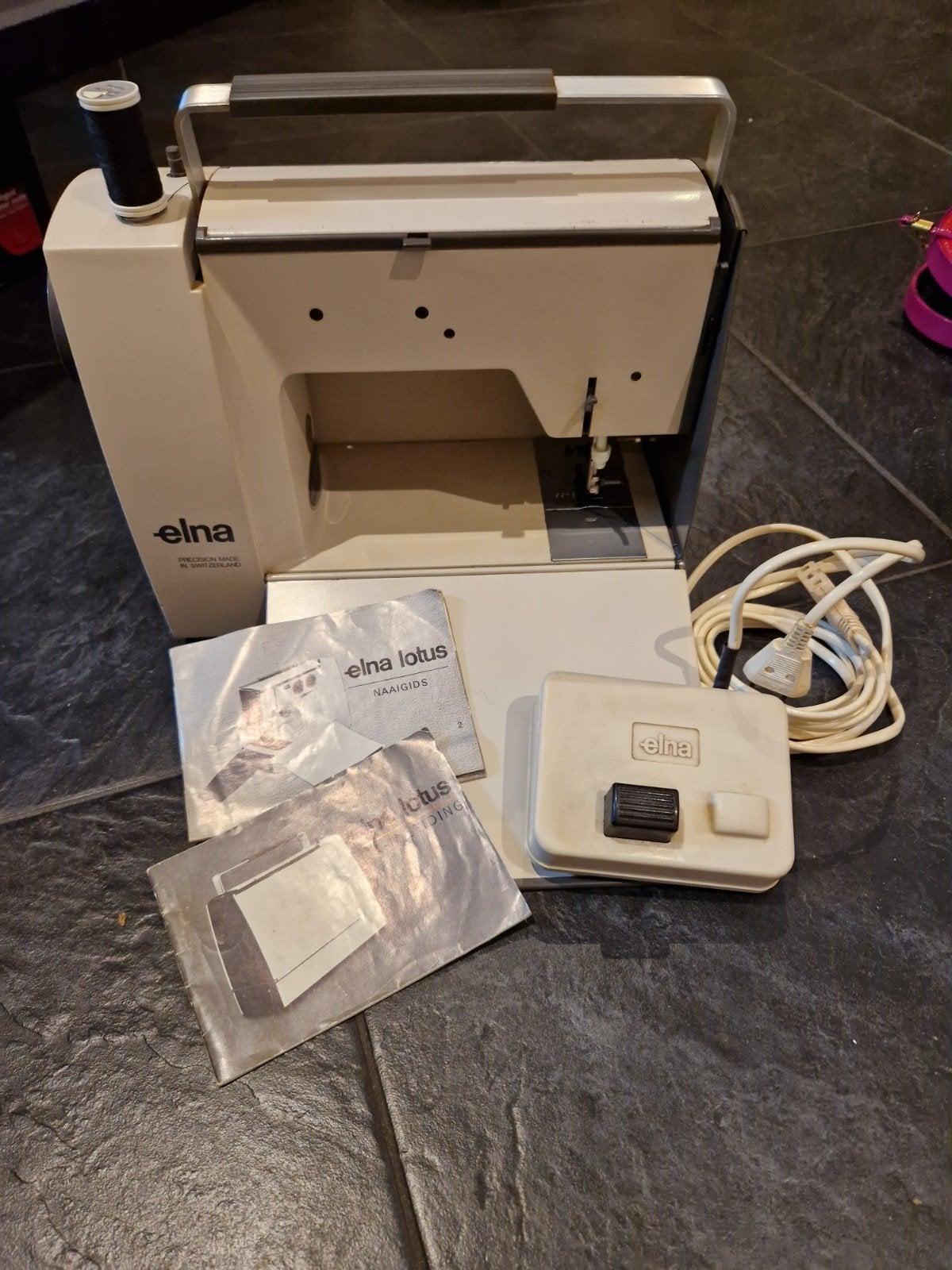 Elna Lotus Naaimachine met handleiding, Ophalen of Verzenden, Gebruikt, Naaimachine, Overige merken