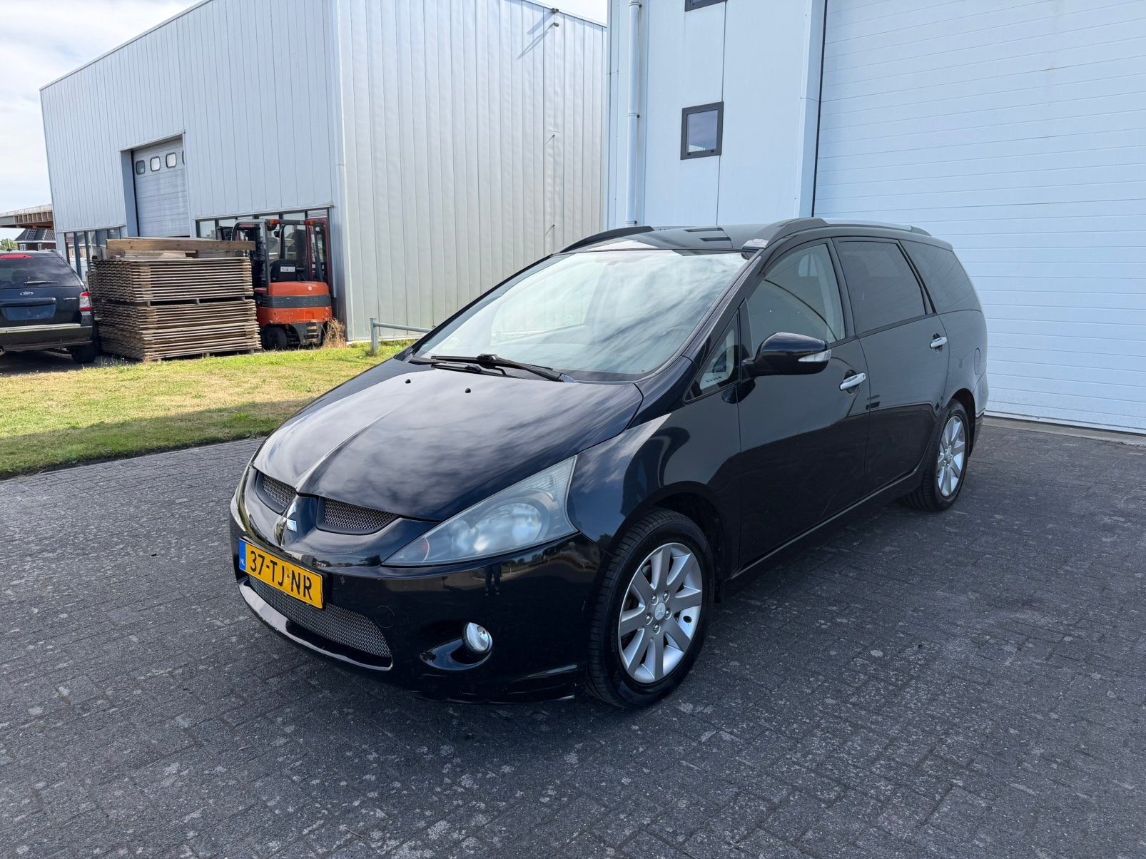 Mitsubishi Grandis 2.4 Mivec 7 persoon Automaat 2006 Zwart