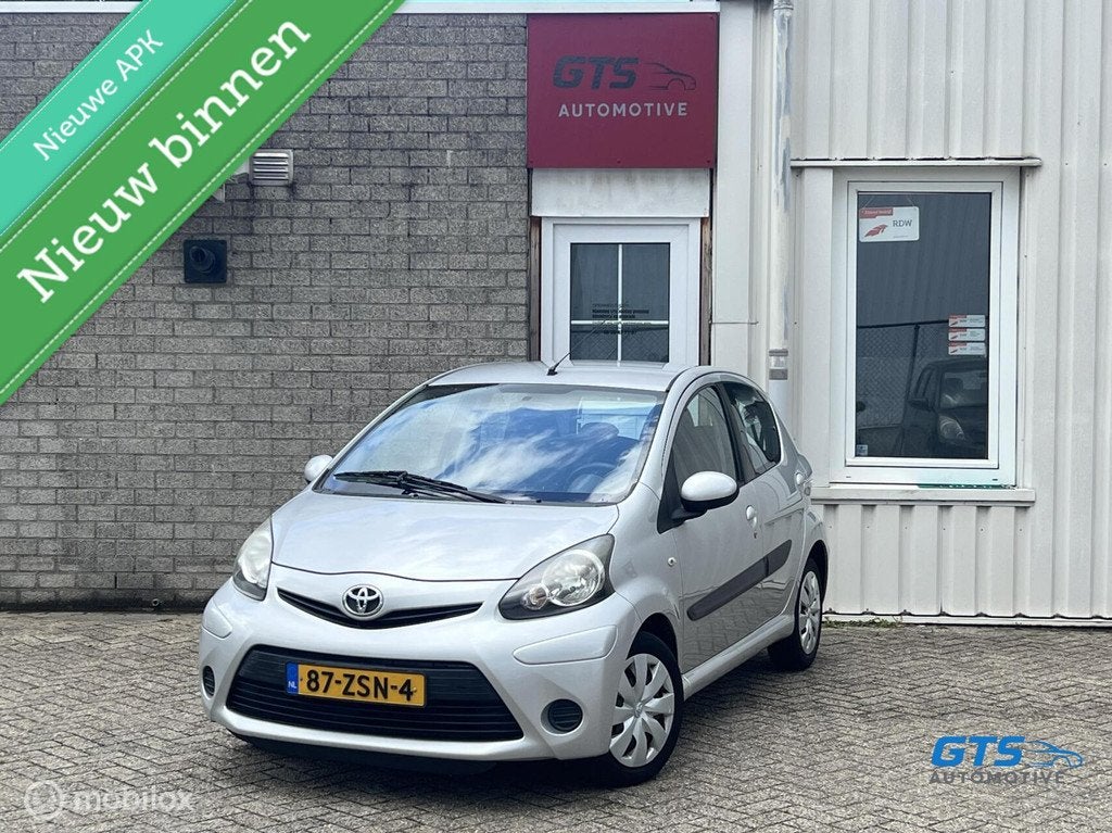 Toyota Aygo 1.0 VVT-i Comfort 2012 Blueth. Nw.APK Dealer ond, Voorwielaandrijving, Euro 5, Gebruikt, Zwart