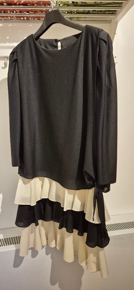 Strokenjurk zwart-wit, recht model maat 38-40, Zwart, Nieuw, Onder de knie, Ophalen