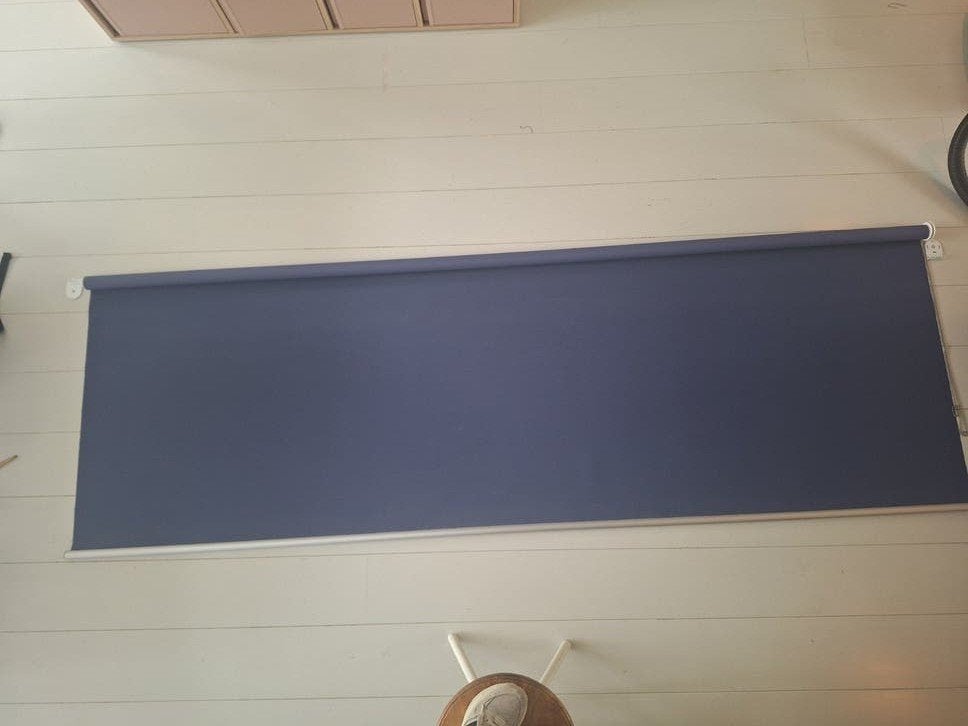 Blauw rolgordijn 265 cm breed max 85 cm hoog, Ophalen, Rolgordijn, Blauw, Zo goed als nieuw