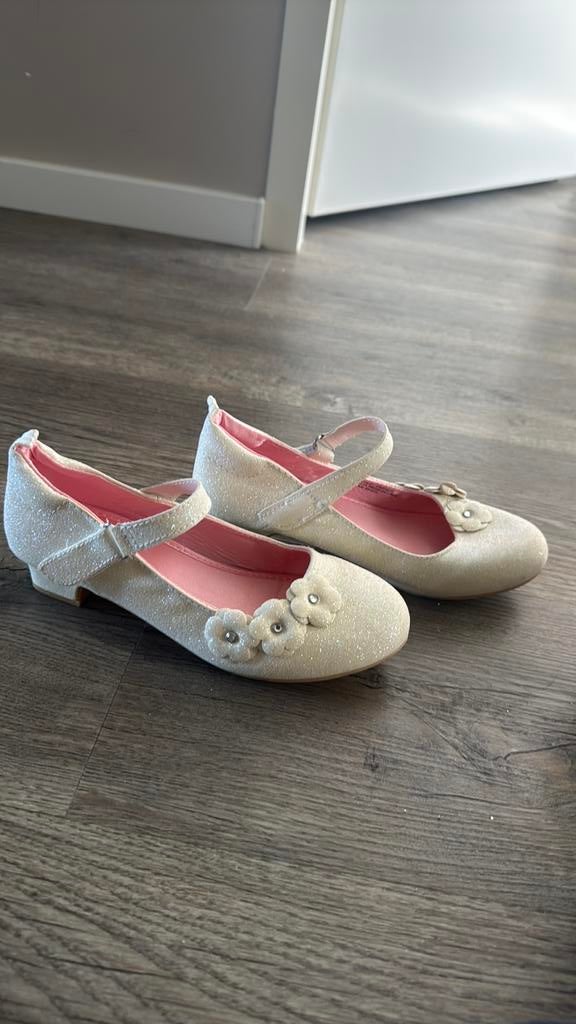 Bruidmeisjes witte balerina met hak glinsterend met bloemjes, Maat XS of kleiner, Ophalen of Verzenden, Zo goed als nieuw, Schoenen