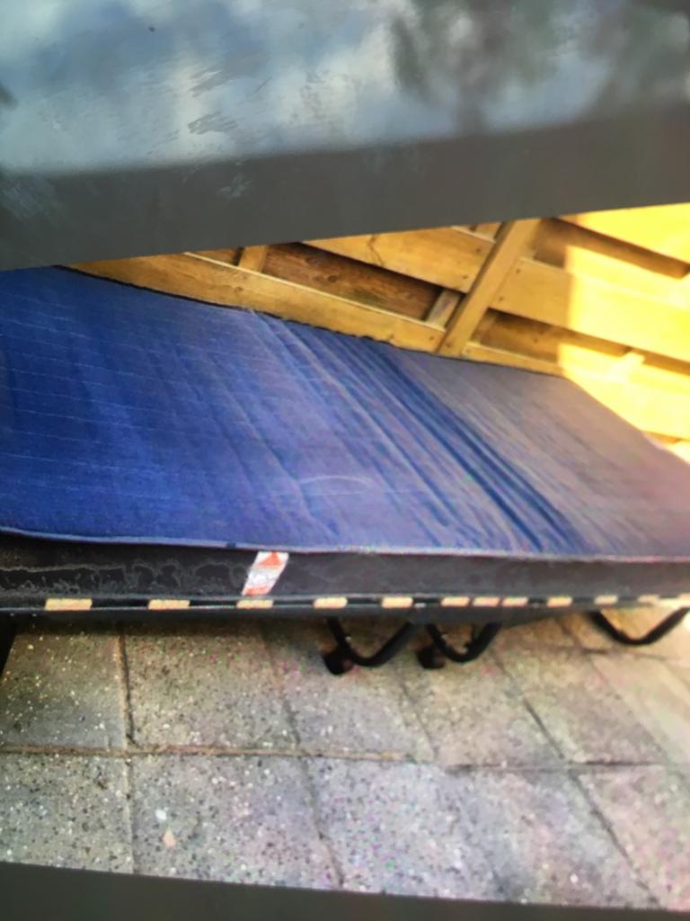 Opvouwbaar logeerbed met matras  livarno, Eenpersoons, Zwart, Ophalen of Verzenden, Zo goed als nieuw