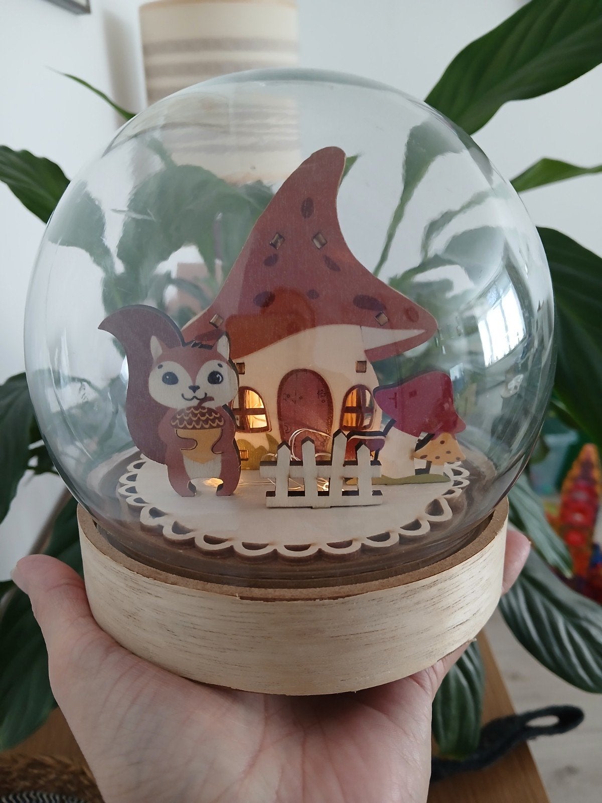 Sfeervolle bol lamp herfst met eekhoorn en paddenstoel, Hout, Meerkleurig, Ophalen of Verzenden, Landelijk