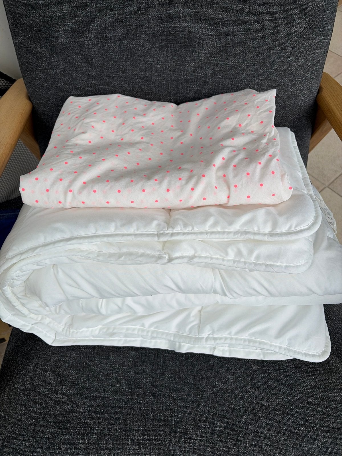 Hema ledikantdekbed met roze stipjes dekbedovertrek, Ophalen, Dekbedovertrek, Zo goed als nieuw, Meerkleurig