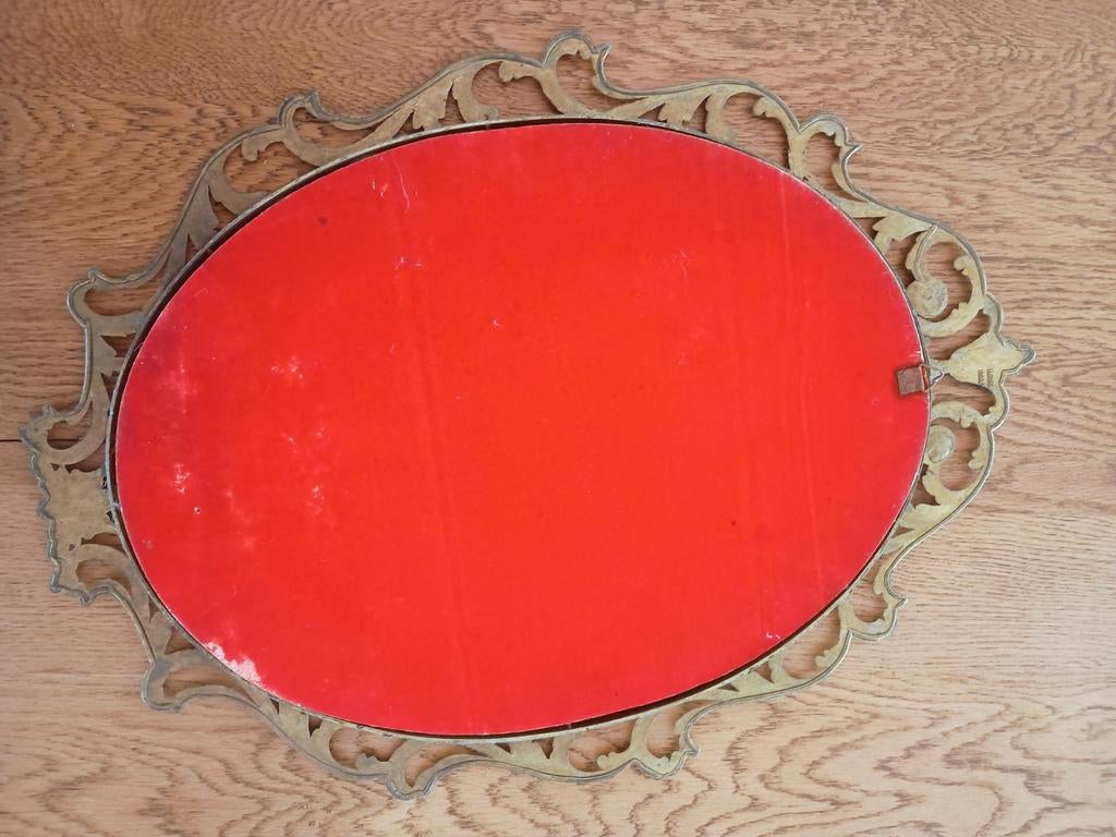 Vintage ovale spiegel met sierlijke bronzen lijst, Ophalen, Ovaal, 50 tot 100 cm, Minder dan 100 cm