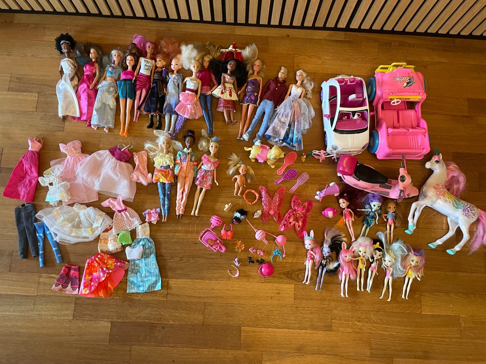 Barbies! Heel veel barbies en accesoires, Ophalen, Gebruikt, Barbie