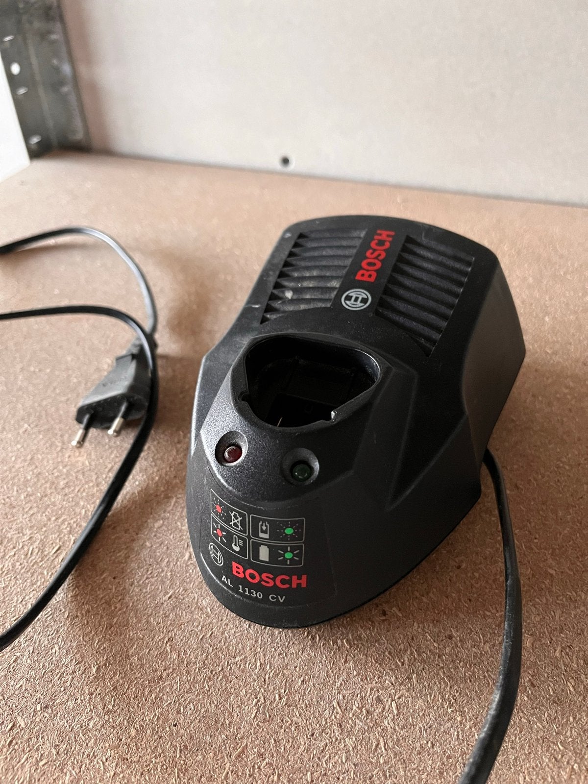 Bosch AL 1130 CV Oplader voor 10,8V Bosch gereedschap, Ophalen of Verzenden, Zo goed als nieuw