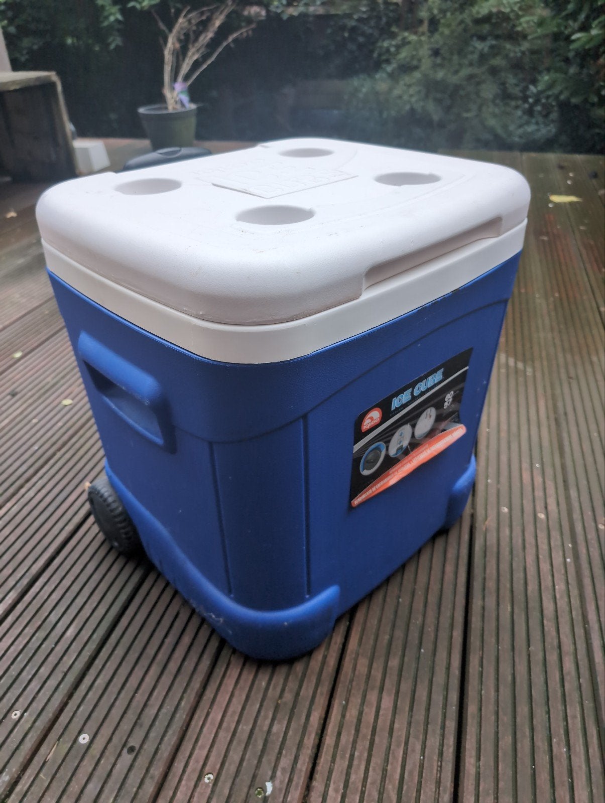 Igloo Ice Cube cooler with roller wheels - a BBQ must!, Caravans en Kamperen, Ophalen, Gebruikt, Koelbox, Koelelement