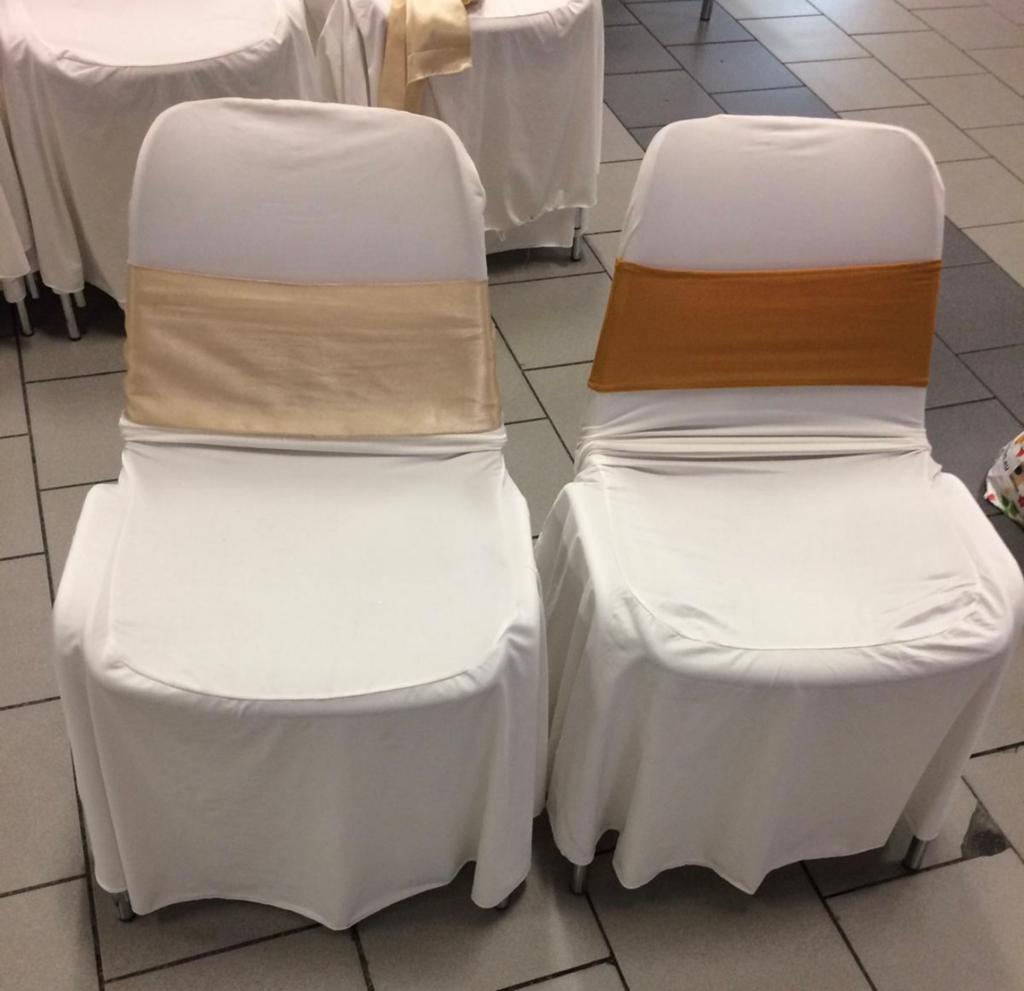 Partij stoelen stapelbaar en tafels stapelbaar voor horeca, Huis en Inrichting, Stoelen, Ophalen of Verzenden, Gebruikt, Bruin
