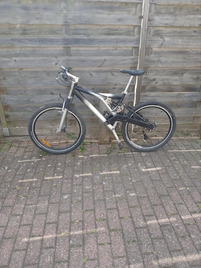 Mooie mountainbike 24 ver voorvering schijfremmen, Fietsen en Brommers, Fietsen | Mountainbikes en ATB, Minder dan 45 cm, Ophalen
