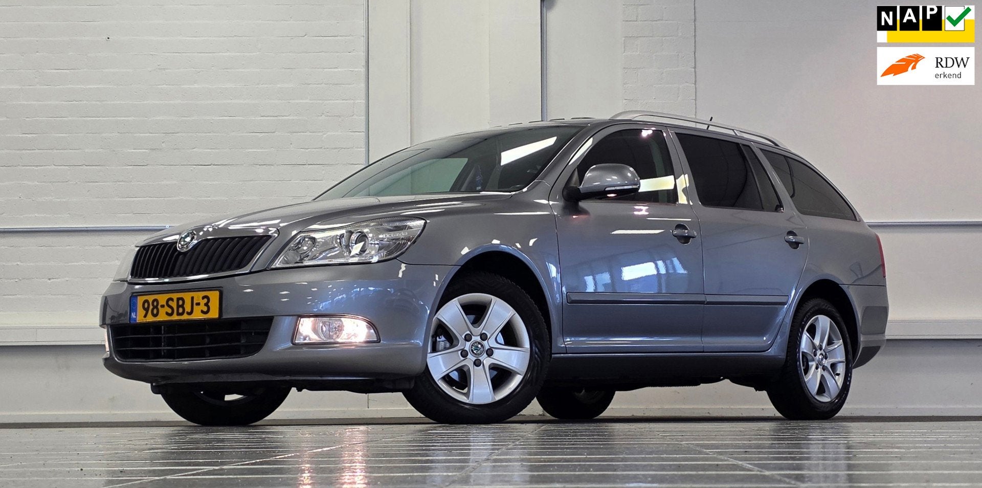 Skoda Octavia Combi 1.4 TSI Elegance Automaat Schuif/kanteld, Auto's, Euro 5, Stof, Gebruikt, Zwart