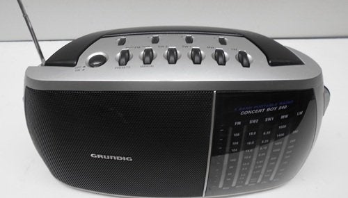 Grundig Concertboy 240 draagbare radio op batt/220, Ophalen of Verzenden, Zo goed als nieuw, Transistorradio
