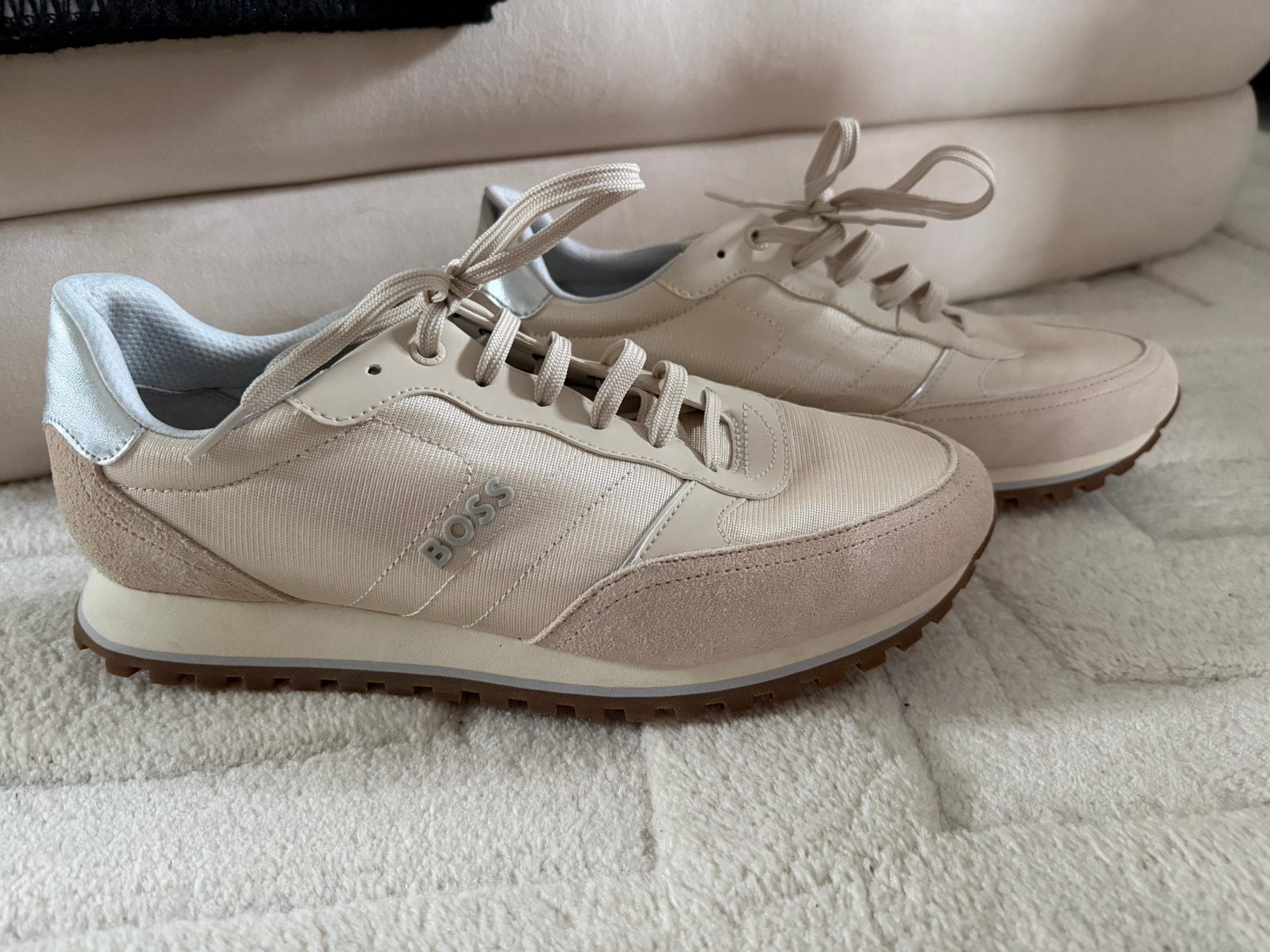 Hugo boss sneakers maat 43 creme beige zilver, Overige kleuren, Ophalen of Verzenden, Sneakers of Gympen, Zo goed als nieuw