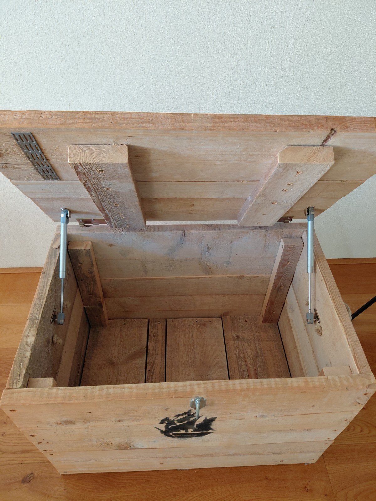 Steigerhouten Piratenkist met Slot en Veren, 50 – 75, Gebruikt, 50 tot 100 cm, 50 tot 75 cm